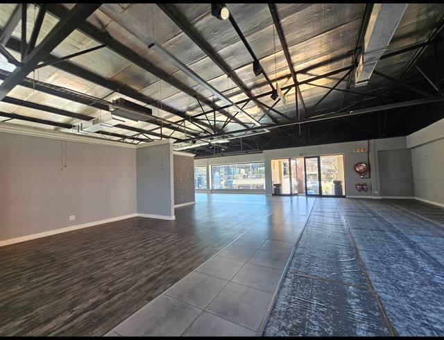 768M² SHOWROOM TO LET IN KRAMERVILLE